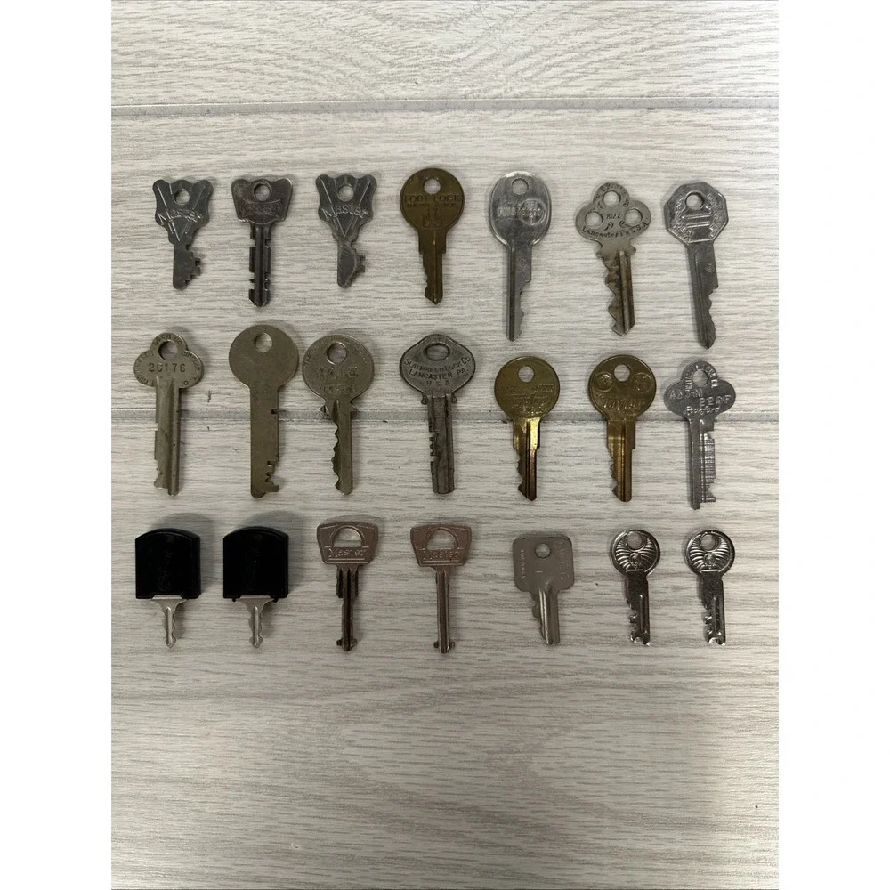 Vintage Set of 21 Unique Key Collectibles *See Description‎ for Details*